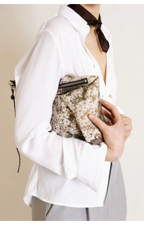 BOLSO DE MANO POUCH KOLKWITZIA