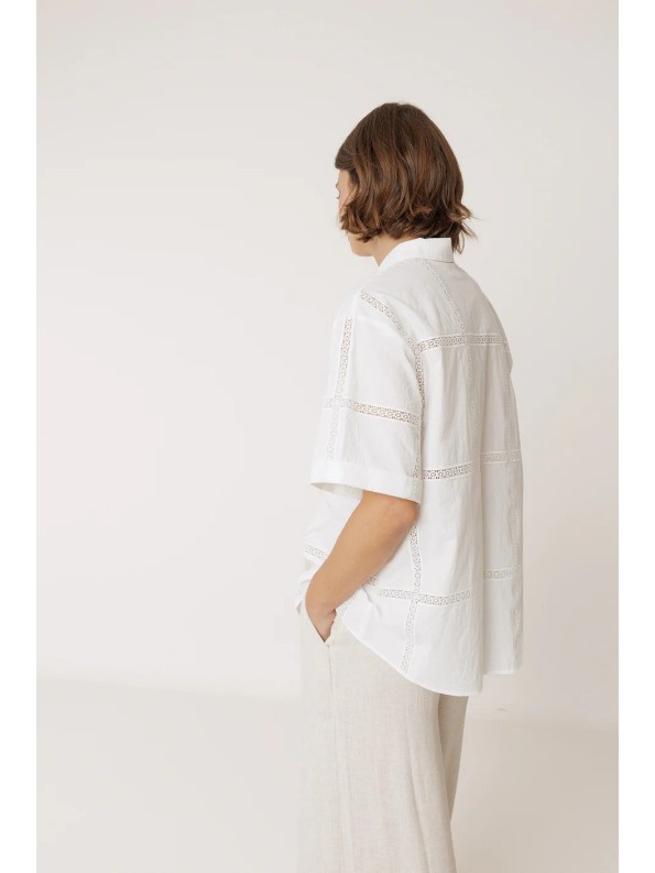 CAMISA POPELIN CON PUNTILLAS