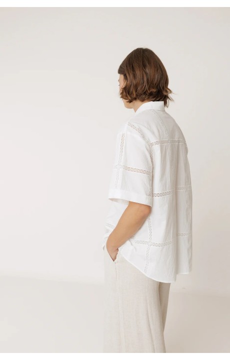 CAMISA POPELIN CON PUNTILLAS